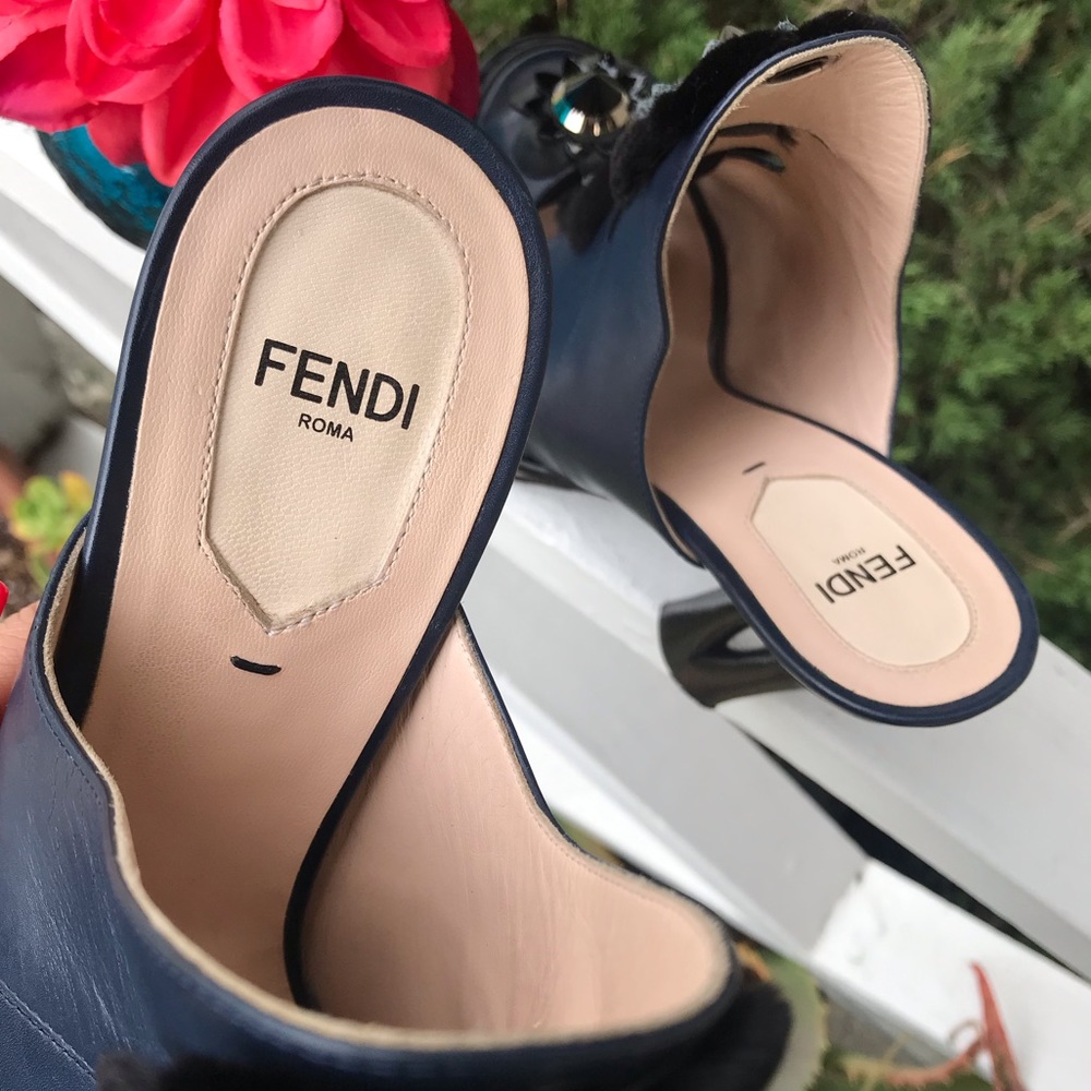 Rare 2016 Fendi Navy Leather Sculpted Heeled mules - Picture 5 of 8